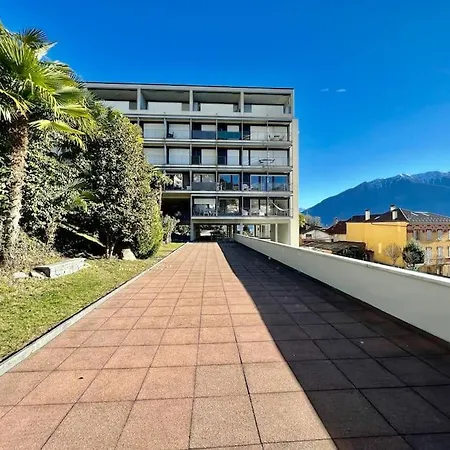 Apartment Bright Tiny - Shared Pool & Sauna - Free Parking - Air Condition *