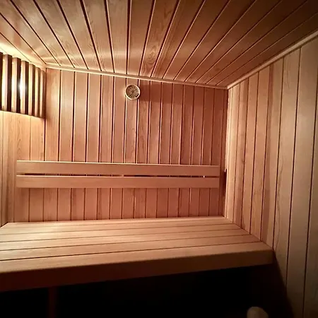 Apartment Bright Tiny - Shared Pool & Sauna - Free Parking - Air Condition Muralto