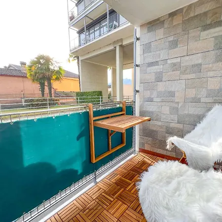 Bright Tiny - Shared Pool & Sauna - Free Parking - Air Condition Apartment *