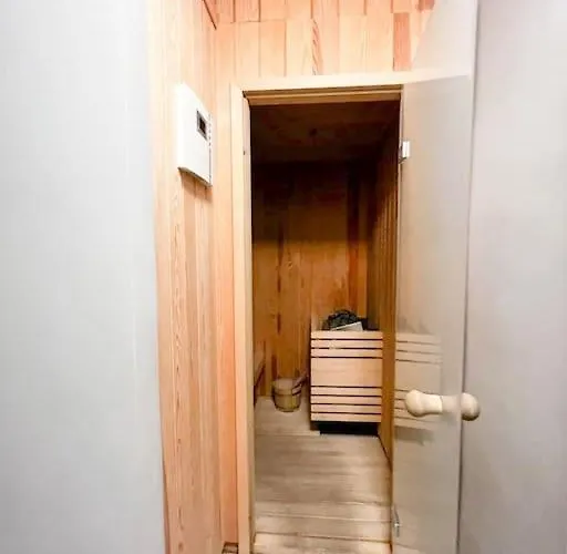 Bright Tiny - Shared Pool & Sauna - Free Parking - Air Condition 아파트