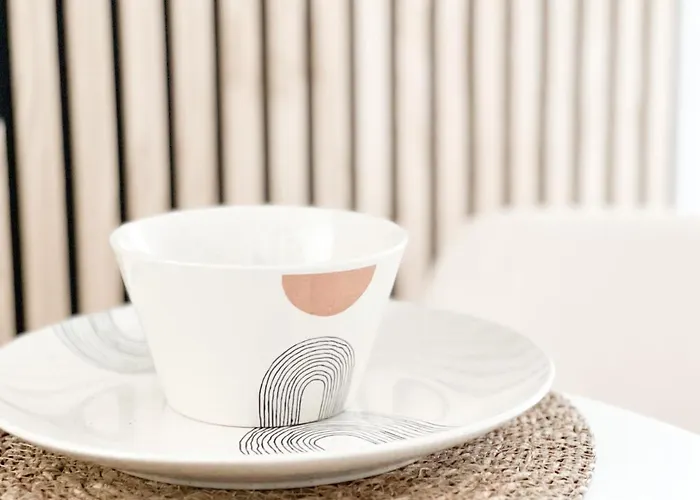 Bright Tiny - Shared Pool & Sauna - Free Parking - Air Condition 아파트 *