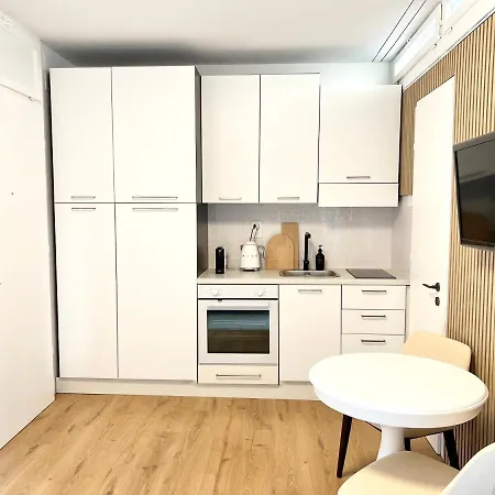 شقة Bright Tiny - Shared Pool & Sauna - Free Parking - Air Condition Muralto