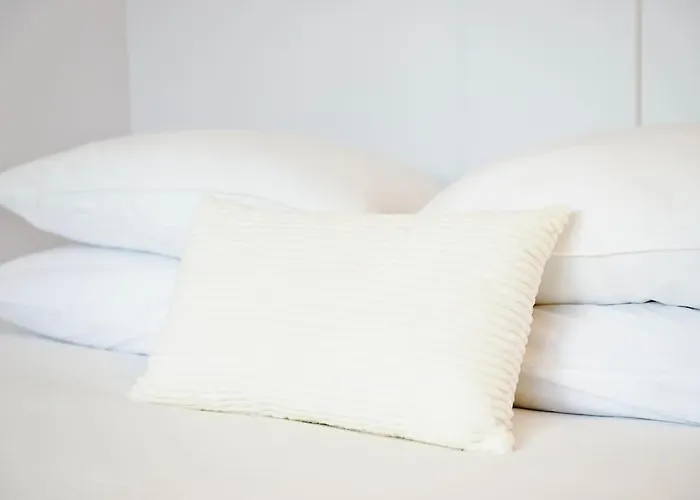 Apartamento Bright Tiny - Shared Pool & Sauna - Free Parking - Air Condition *