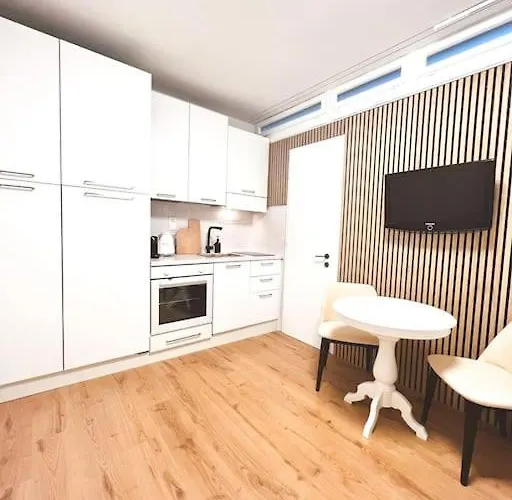 Bright Tiny - Shared Pool & Sauna - Free Parking - Air Condition Appartamento